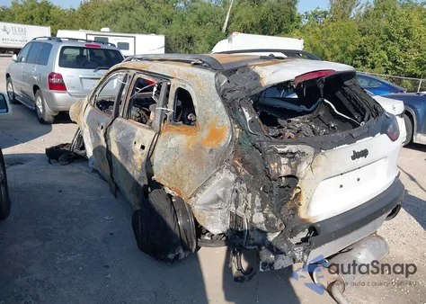 2023 Jeep Cherokee Altitude Lux 4X4 from USA, damaged, VIN 1C4PJMMB7PD113722